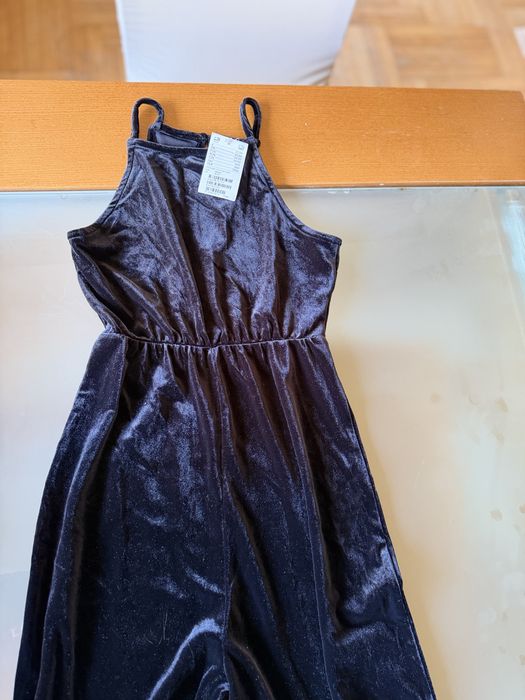 Продавам официален гащеризон на H&M 10-12 г.