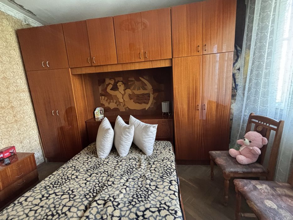 Подарявам масивна дървена спалня