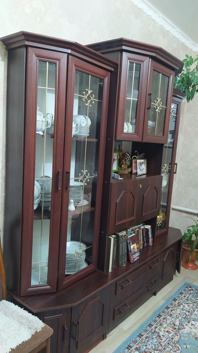 Посудный шкаф в зал