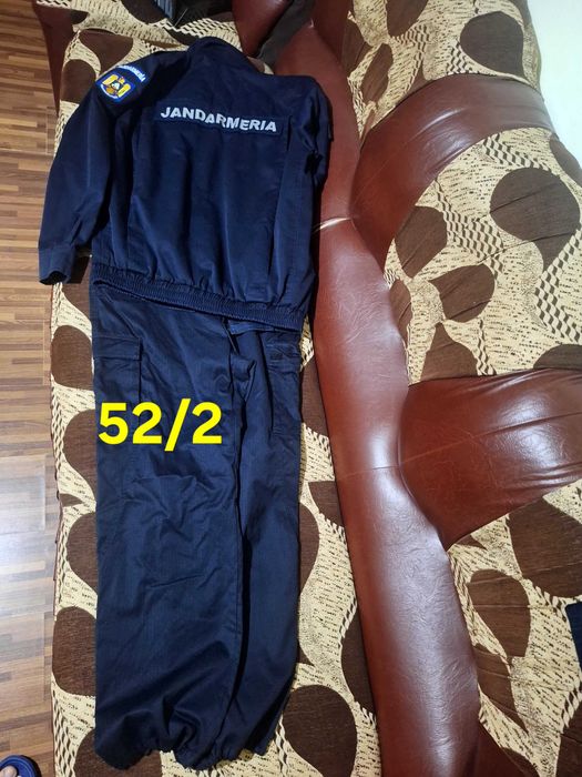 Vând uniformă diferite mărimi