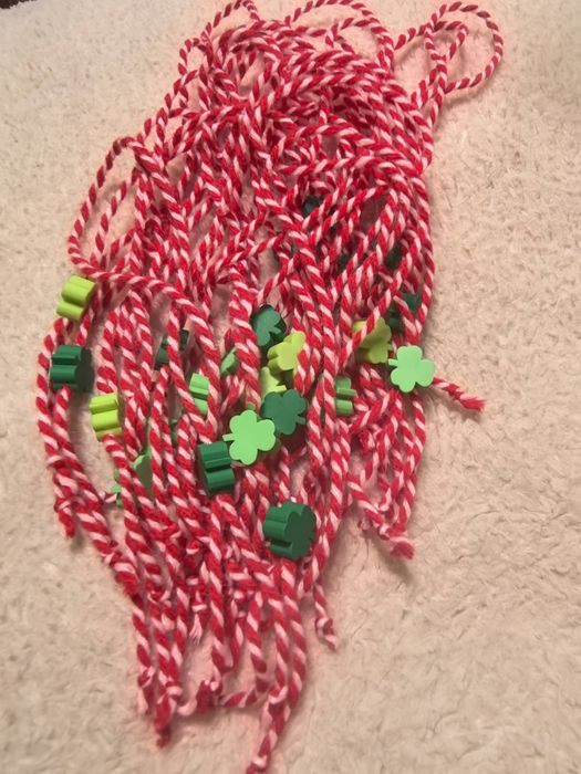 Продавам мартеници