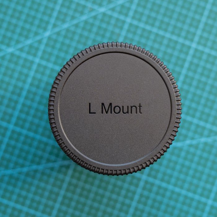 Sirui Saturn 35mm t2.9 1.6x anamorphic neutral flare- L-mount Lumix