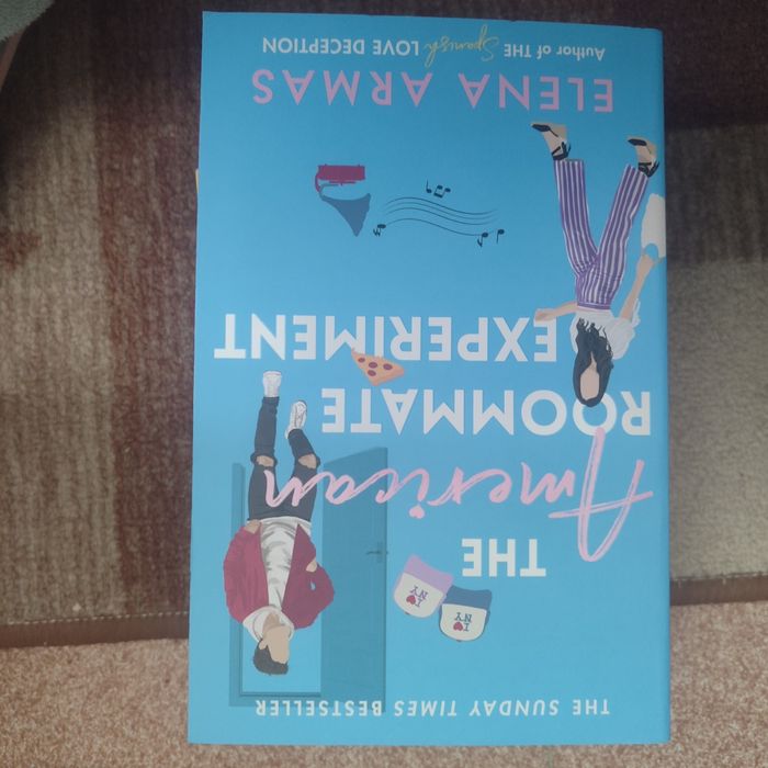 The American Roommate Experiment (Елена Армас)- на английски език;