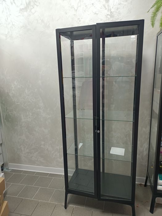 Vand vitrină prezentare