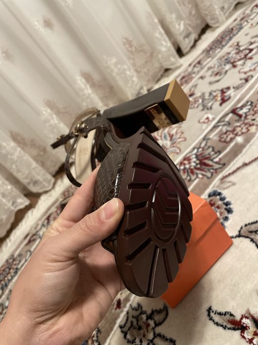 Женские сандали на каблуках