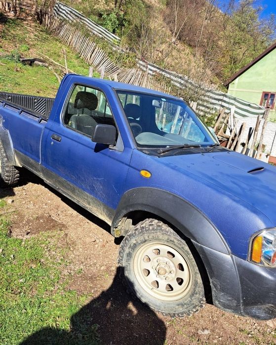 Vând Nissan Navara