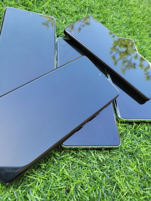 Samsung Galaxy S21 ULTRA. 256 GB. OzU 12 GB. Imeka o'tkan. Garantya