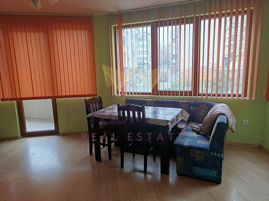 Дава се под наем Тристаен апартамент в Варна, Център - 86 кв.м за 612 € - Снимка #2