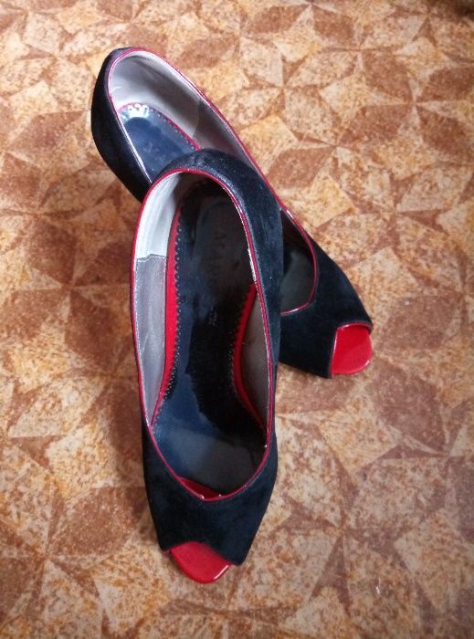 Туфли черные на шпильках