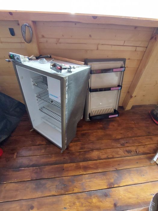 Хладилник за каравана - газов ( 12V - 220V)