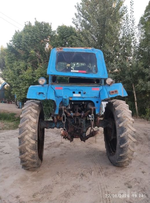 Traktor sotiladi