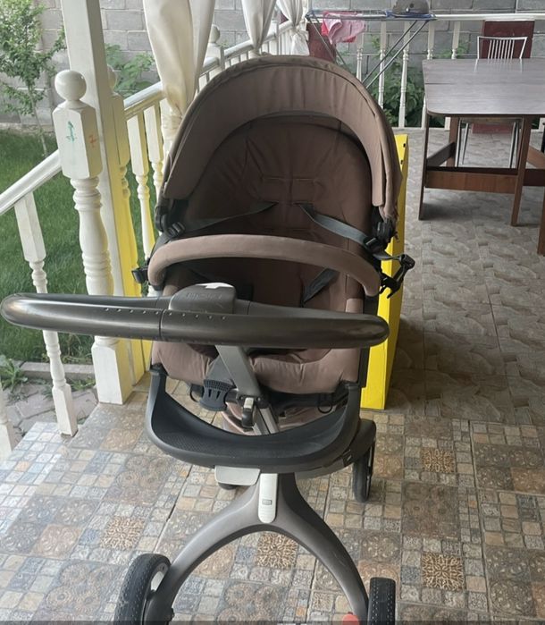 Продам детскую коляску Stokke