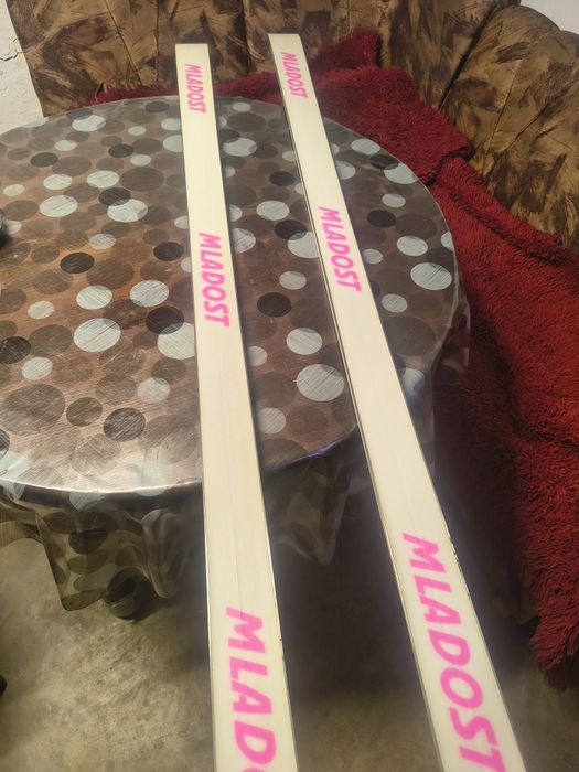 Ски младост 180 см чисто нови