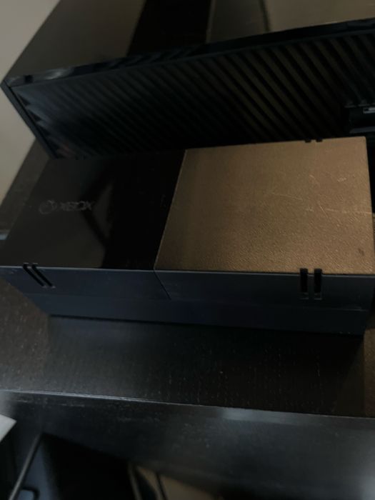 Xbox 1 с три джойстика в отлично състояние