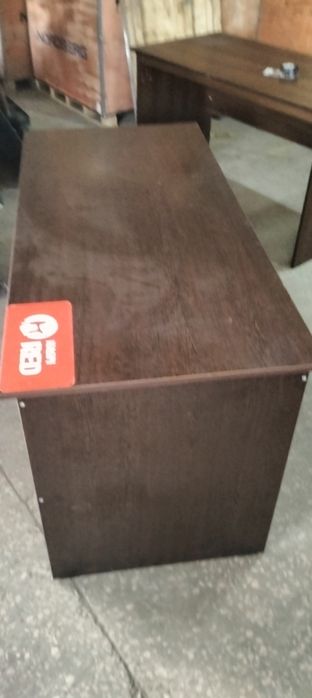 Продаю хорошие офисные столы