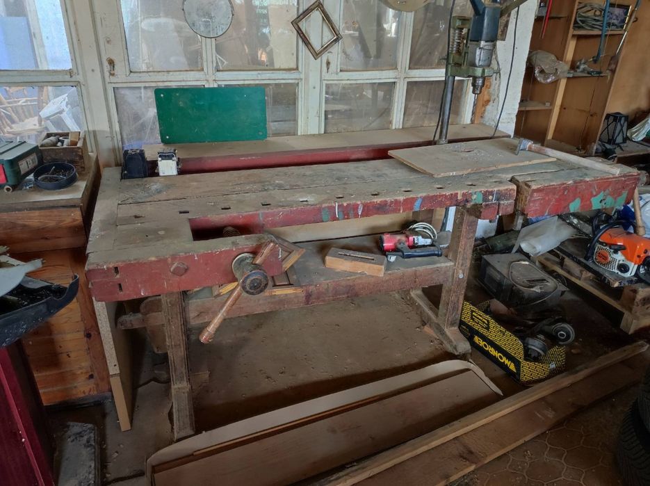 Дърводелска маса и дъска за чертане