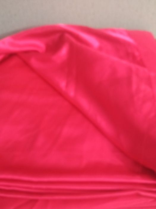 Отрез атласной ткани