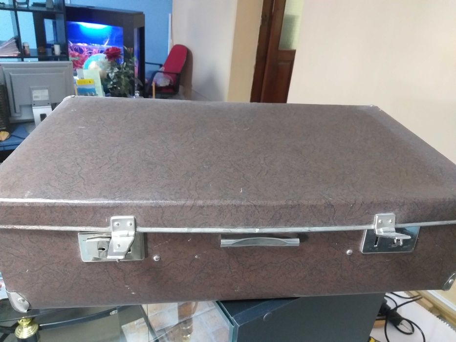 продам "советский" чемодан