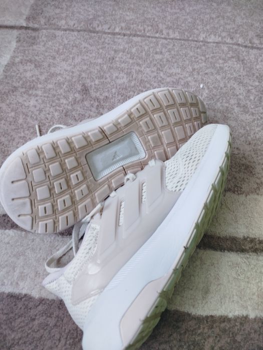 Дамски маратонки Adidas номер 37