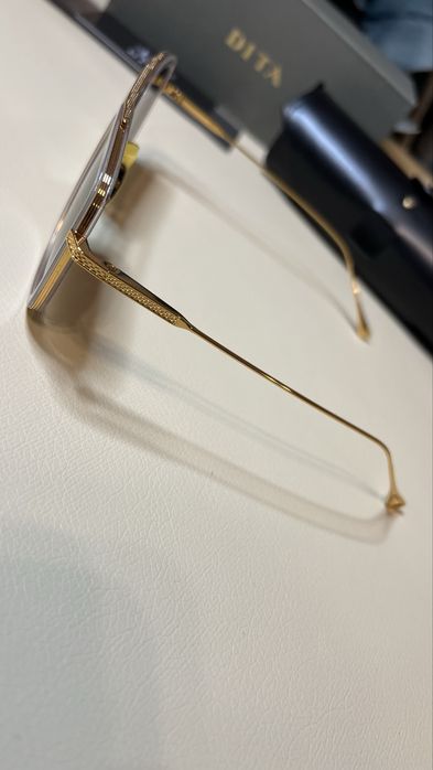 Dita Flight 006 ochelati de soare noi