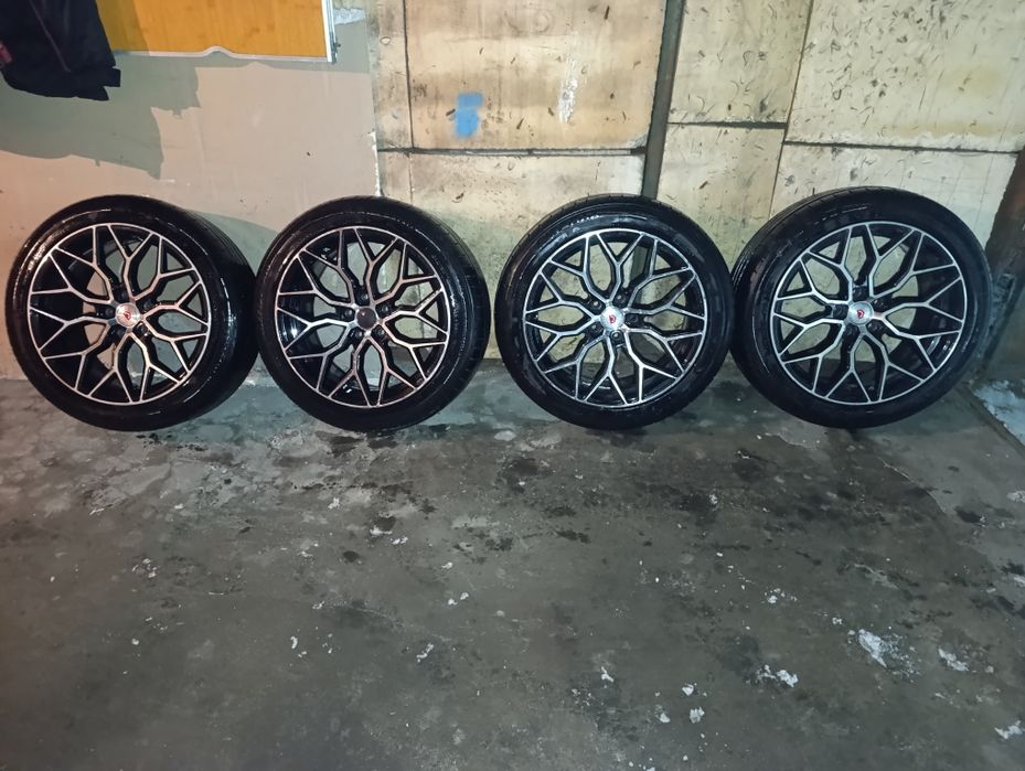 Продам 4 колеса в сборе 235/45/R18