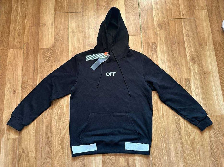 Hanorac Off White cu eticheta (nu Nike, Gucci, Adidas, Balenciaga)