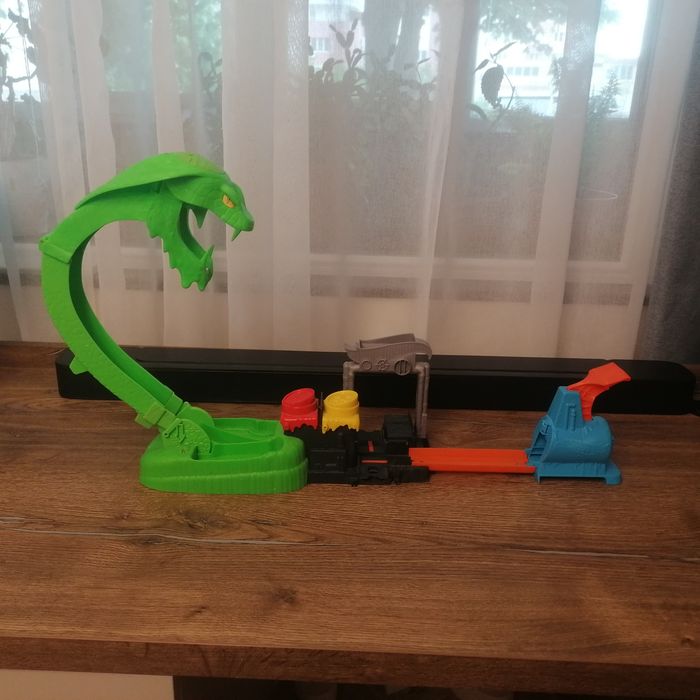 Писта Hot Wheels Токсичен змийски удар