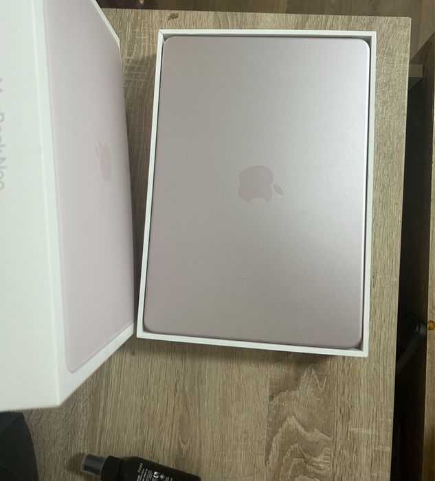 Apple Macbook Neo Blush