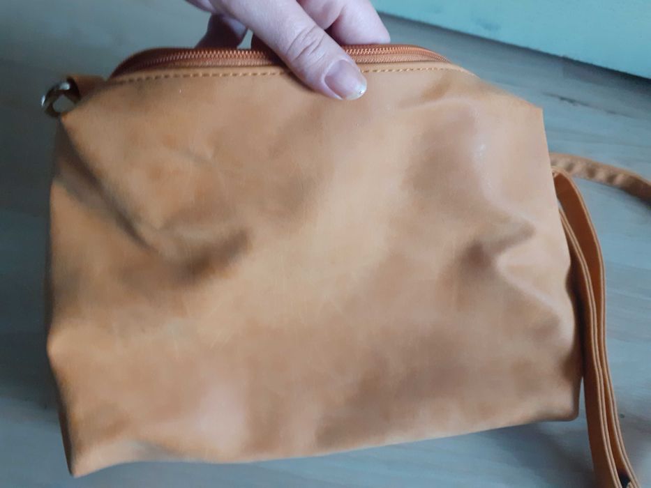 Дамска чанта нова, интересен цвят