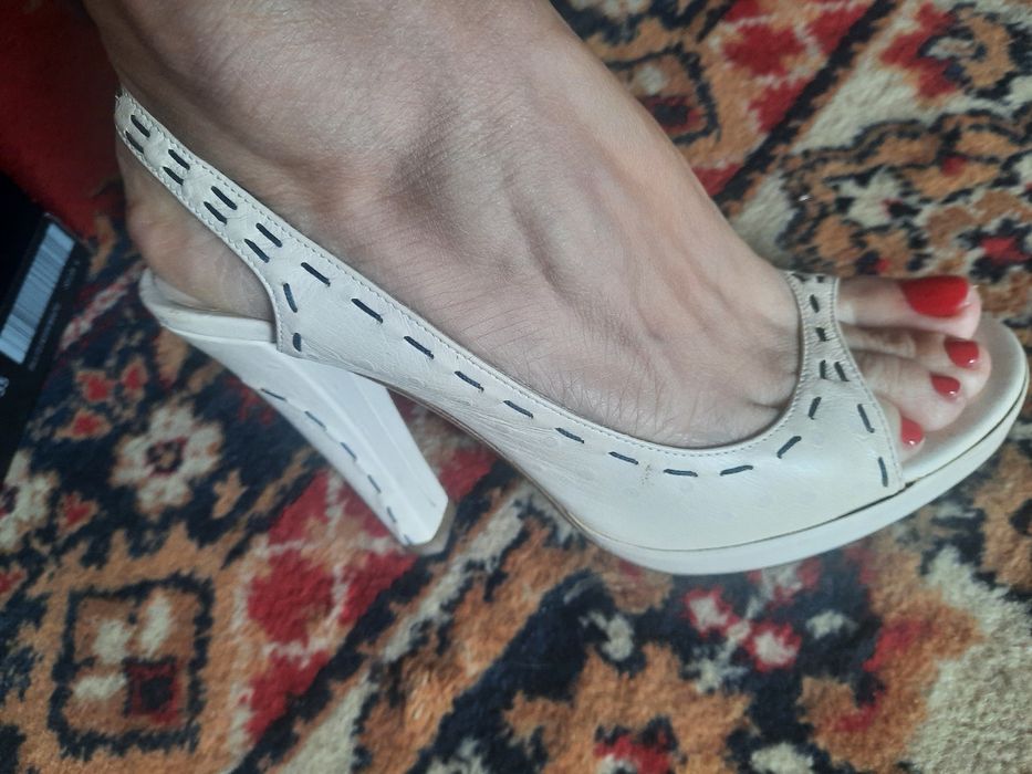 Продам туфли-босоножки