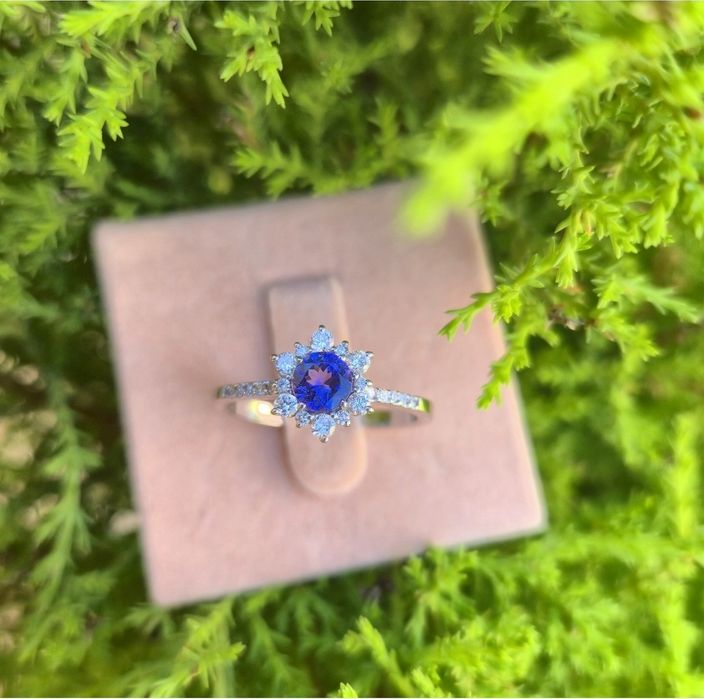 Inel din aur de 18K cu tanzanit natural si diamante naturale