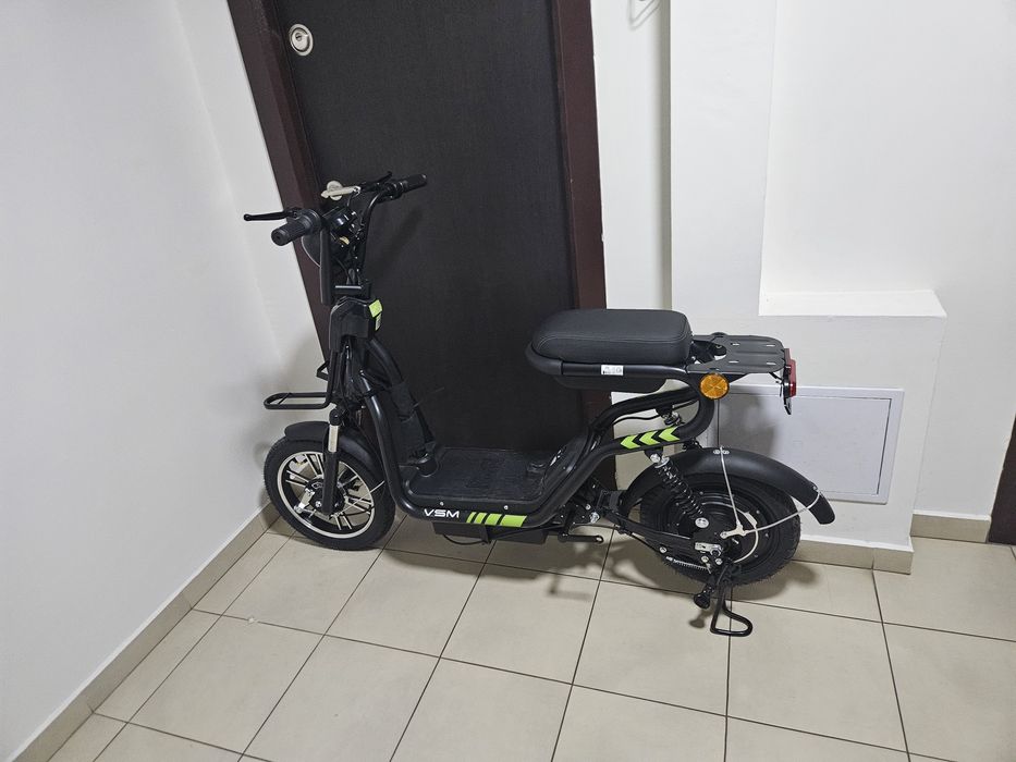 Scuter electrica cu pedale