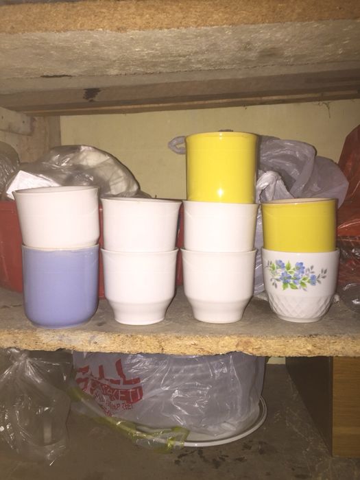 продам  советскую посуду фаянсовую, стекляную  и эмалированную стаканы