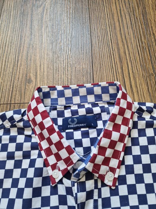 Страхотна мъжка риза FRED PERRY размер М/
L, без забележки като нова ,