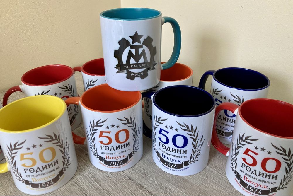 Чаша с цветна дръжка с Ваша снимка или послание