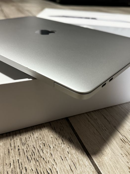 Macbook Pro 2018 TouchBar/ i5/ 8GB/ 250GB/ FullBox