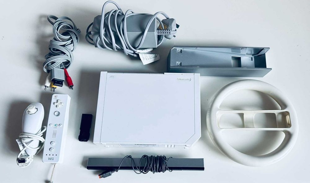 Пълен комплект Nintendo Wii с 3000+ инсталирани игри ПЕРФЕКТНО