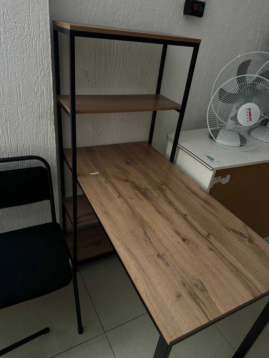 Компьютерный стол с полками в стиле лофт