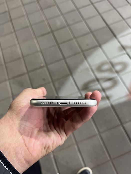 Продам iPhone 11 128 gb white