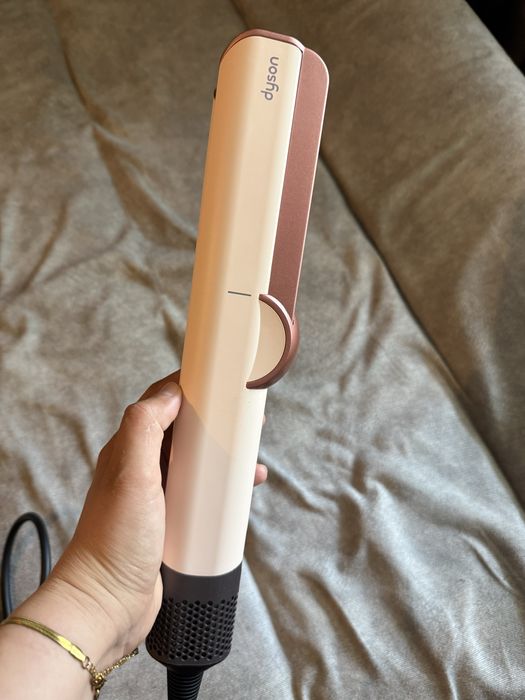 Aparat de îndreptat părul Dyson Airstrait™ (Ceramic Pink/Rose Gold)