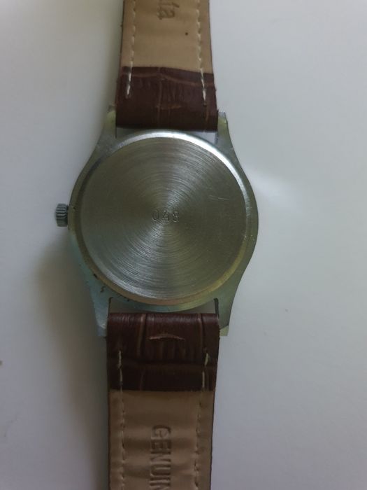 Продаю часы наручные Луч