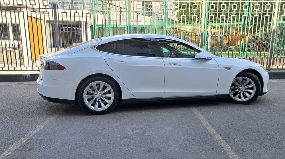 Tesla Model S 90D Dual Motor, 2016г. (USA)