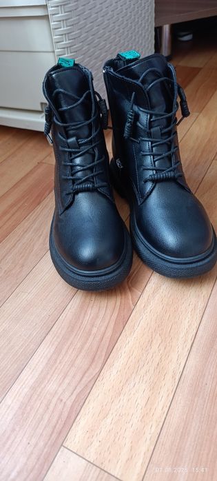 Продам ботинки демисезонные