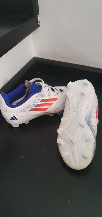 Vând ghete fotbal de copii