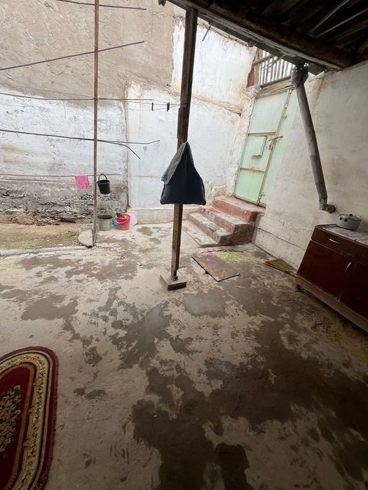 Yangiyol shaharda 4 xonali uy sotiladi.