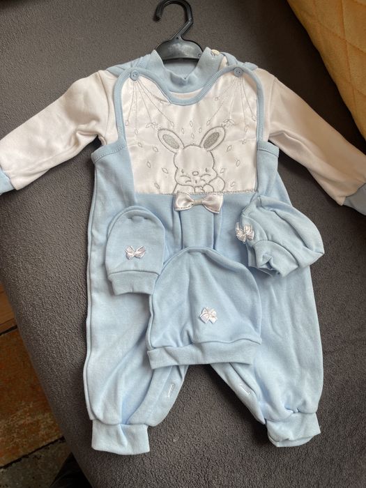 Бебешки дрешки 0-3 м,блузки,панталончета,комплект