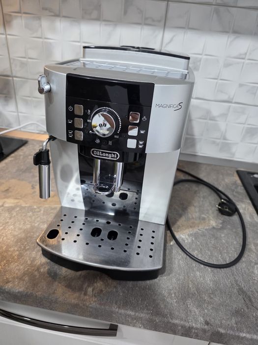 Vand aparat de cafea DeLonghi Magnifica S Ecam