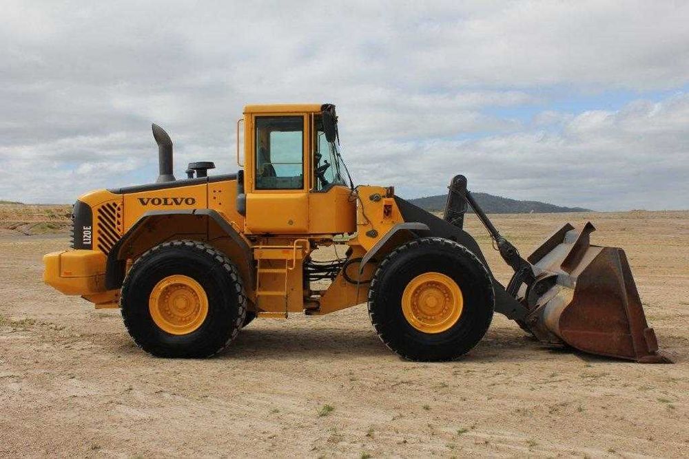 Inchiriem excavator pe senile si incarcator frontal