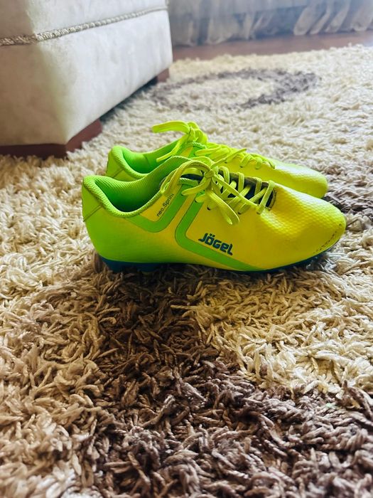 Бутсы футбольные