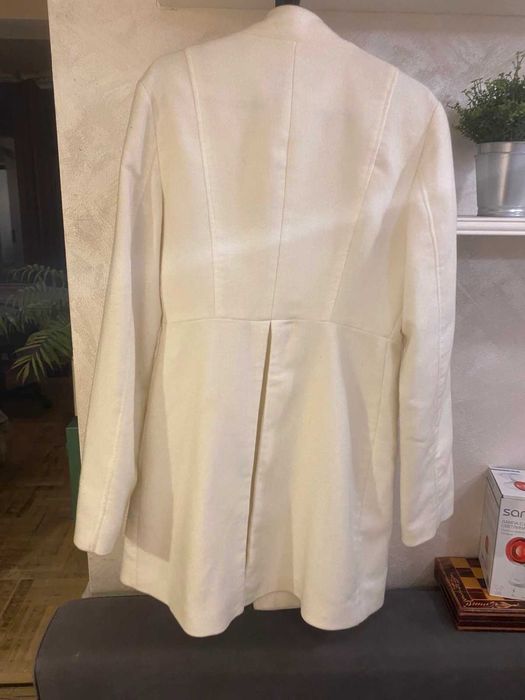 Продавам чисто нови дамски палта